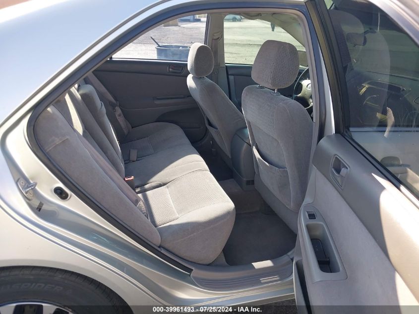 2004 Toyota Camry Le VIN: JTDBE32K840268780 Lot: 39961493