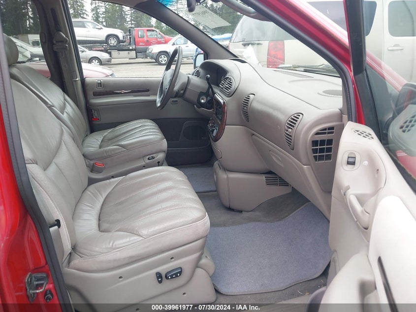 1999 Chrysler Town & Country Limited VIN: 1C4GT64LXXB567702 Lot: 39961977