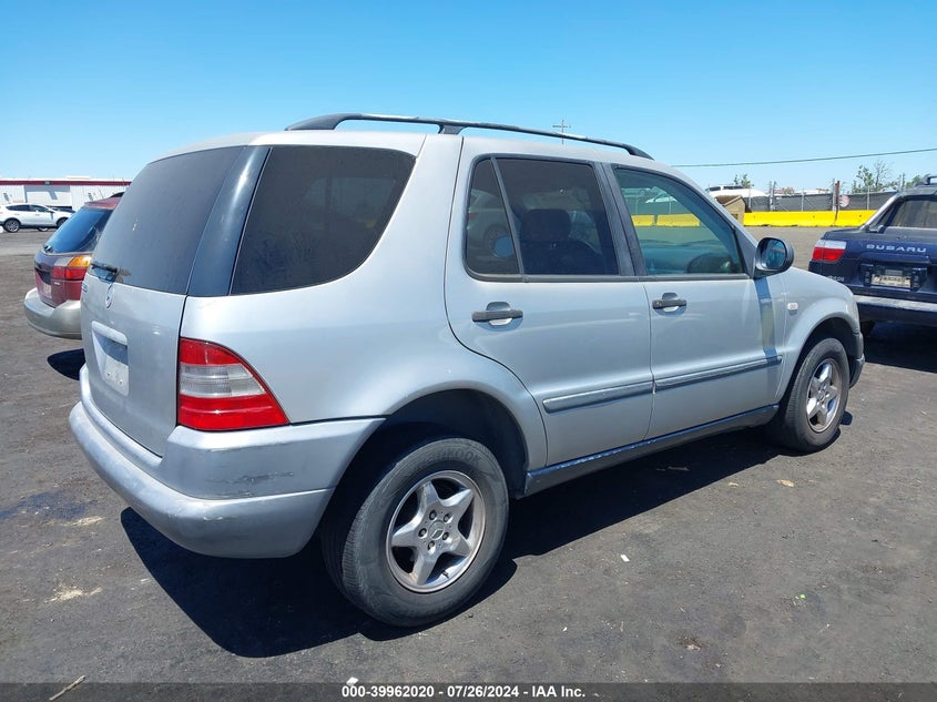 1999 Mercedes-Benz Ml 320 VIN: 4JGAB54E8XA126351 Lot: 39962020