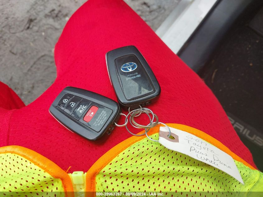 2017 Toyota Prius Prime Plus VIN: JTDKARFPXH3001942 Lot: 39963267