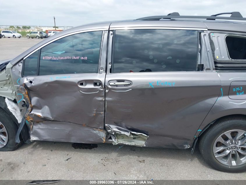 5TDYRKEC8NS107129 2022 Toyota Sienna Xle