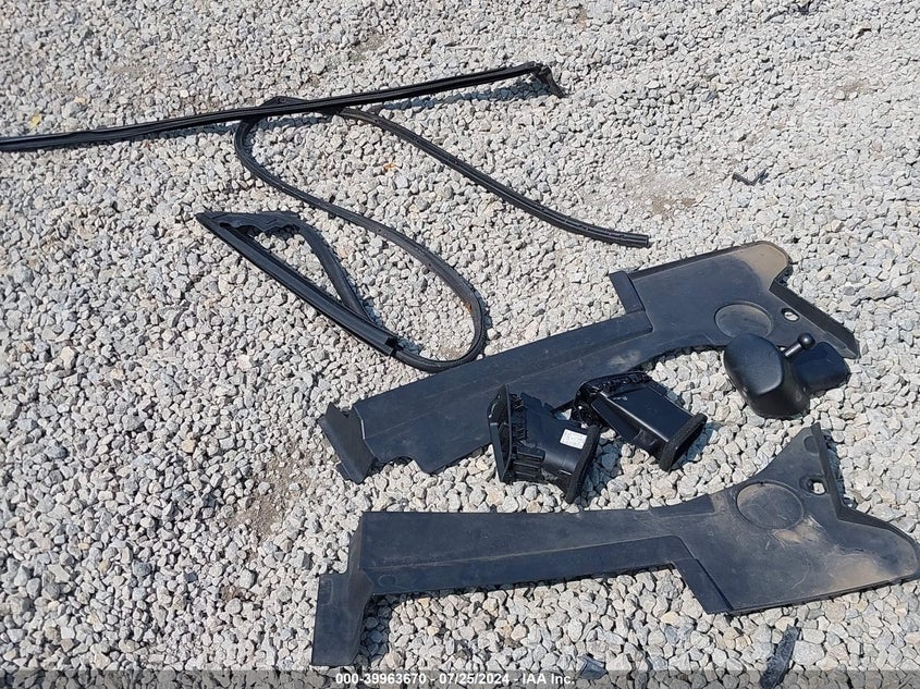 2015 Dodge Challenger R/T VIN: 2C3CDZAT2FH710007 Lot: 39963670