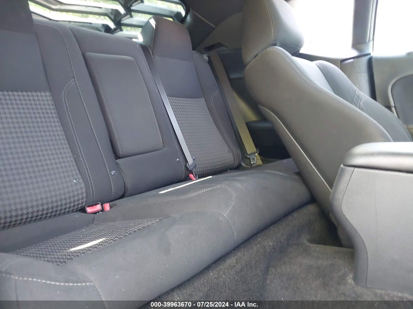 2015 Dodge Challenger R/T VIN: 2C3CDZAT2FH710007 Lot: 39963670