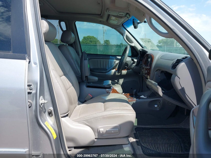 2004 Toyota Sequoia Limited V8 VIN: 5TDBT48A14S230847 Lot: 39963767