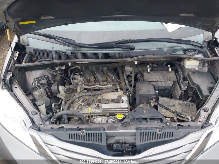 2013 Toyota Sienna Limited V6 7 Passenger/Xle V6 7 Passenger Auto Access Seat/Xle V6 8 Passenger VIN: 5TDYK3DC1DS358326 Lot: 39964308