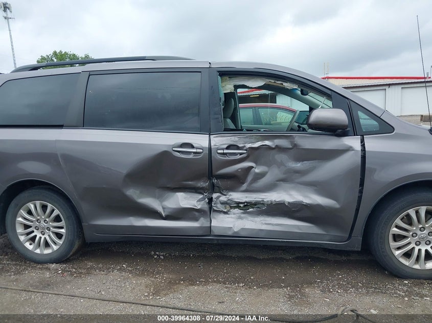 2013 Toyota Sienna Limited V6 7 Passenger/Xle V6 7 Passenger Auto Access Seat/Xle V6 8 Passenger VIN: 5TDYK3DC1DS358326 Lot: 39964308