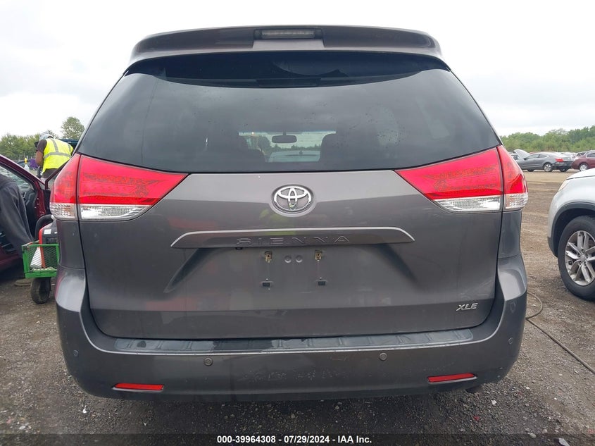 2013 Toyota Sienna Limited V6 7 Passenger/Xle V6 7 Passenger Auto Access Seat/Xle V6 8 Passenger VIN: 5TDYK3DC1DS358326 Lot: 39964308