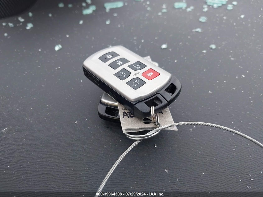 2013 Toyota Sienna Limited V6 7 Passenger/Xle V6 7 Passenger Auto Access Seat/Xle V6 8 Passenger VIN: 5TDYK3DC1DS358326 Lot: 39964308