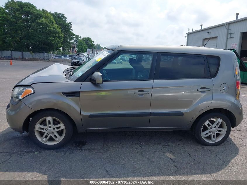2011 Kia Soul + VIN: KNDJT2A27B7323768 Lot: 39964382