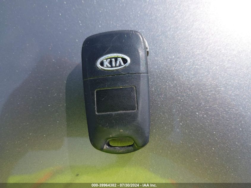 2011 Kia Soul + VIN: KNDJT2A27B7323768 Lot: 39964382