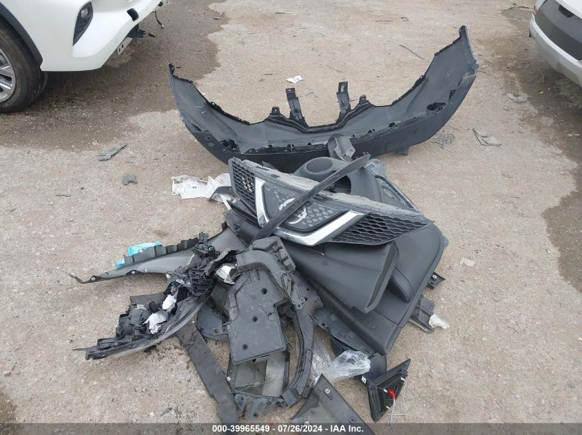 JN1BJ1CR5JW269232 2018 Nissan Rogue Sport S