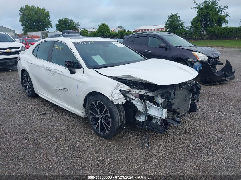 4T1B11HK3JU531037 2018 TOYOTA CAMRY - Image 1