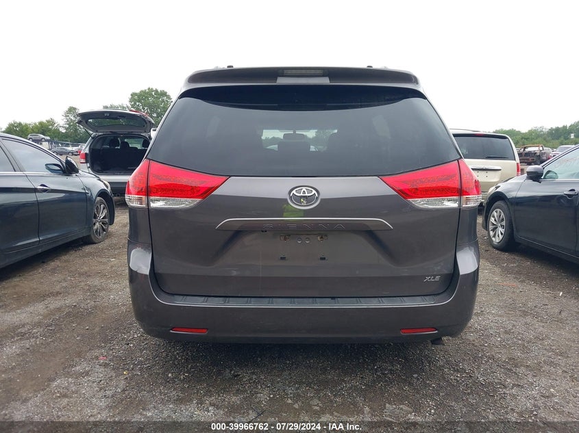 2013 Toyota Sienna Xle V6 8 Passenger VIN: 5TDYK3DC8DS325498 Lot: 39966762
