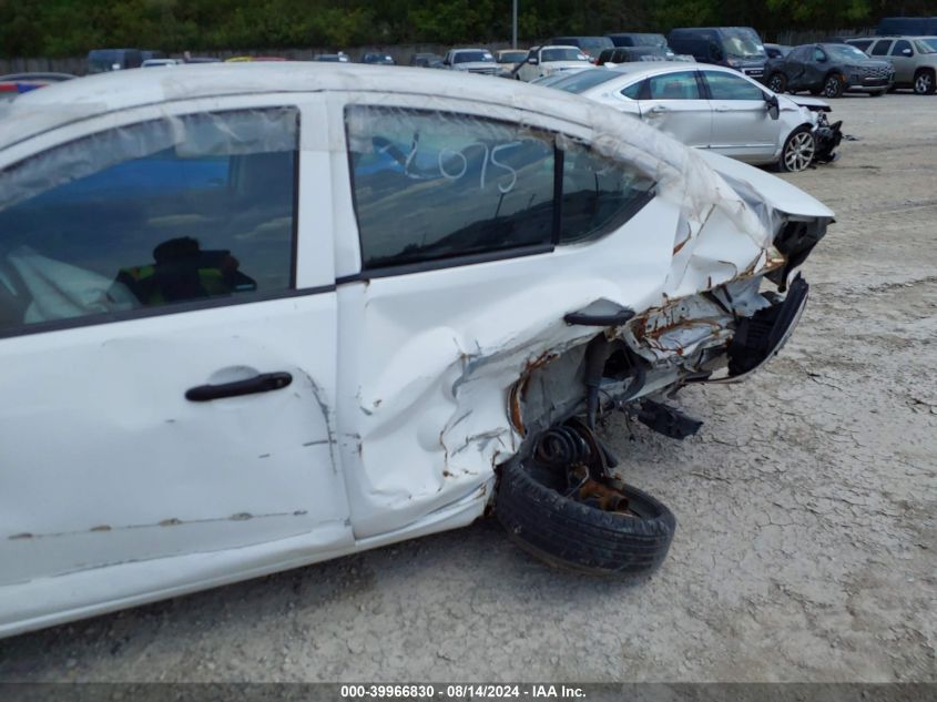 2015 Nissan Versa 1.6 S VIN: 3N1CN7AP2FL915885 Lot: 39966830