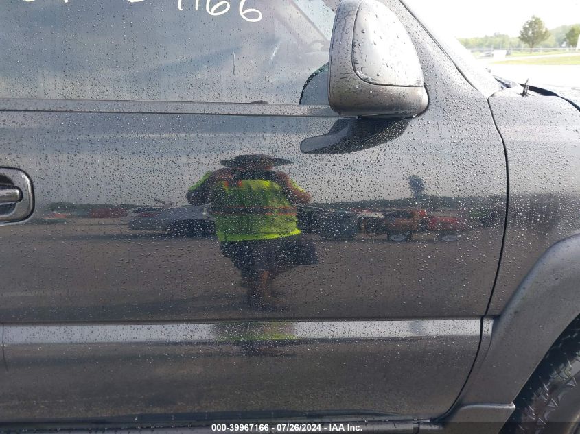 2005 Chevrolet Tahoe Z71 VIN: 1GNEK13T75R251295 Lot: 39967166