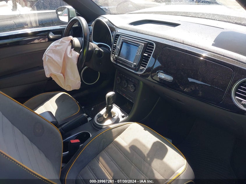 2016 VOLKSWAGEN BEETLE 1.8T DUNE - 3VWS17AT1GM632145