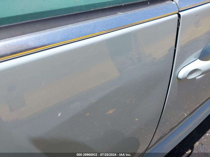 2004 Volkswagen New Beetle Gls VIN: 3VWCM31Y94M350010 Lot: 39968933