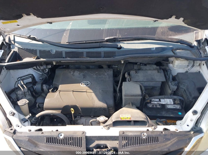 2011 Toyota Sienna Le VIN: 5TDKK3DC2BS035292 Lot: 39969691