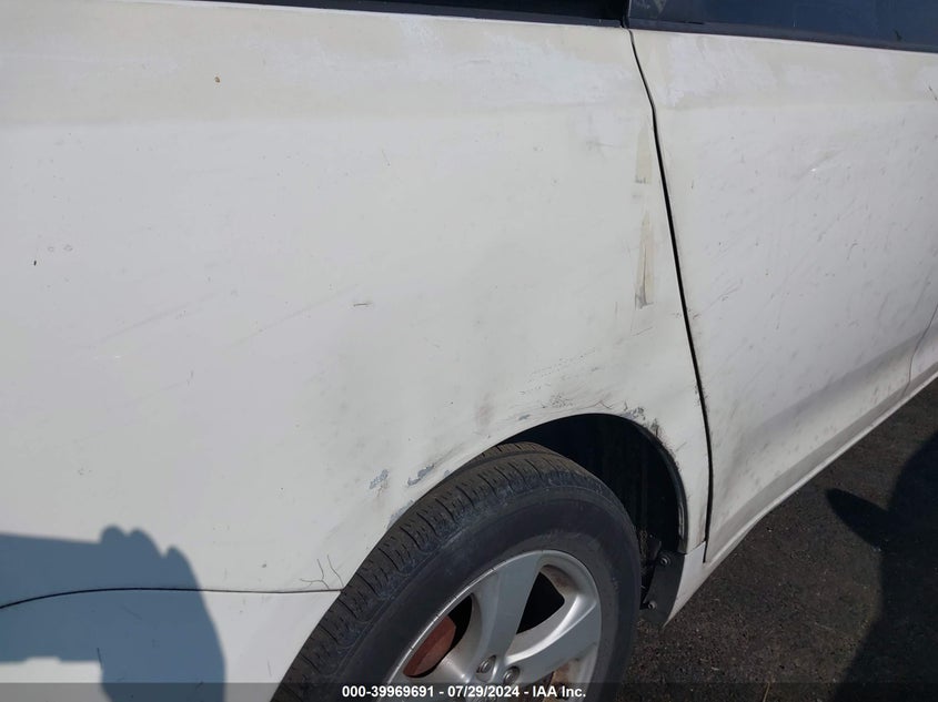 2011 Toyota Sienna Le VIN: 5TDKK3DC2BS035292 Lot: 39969691