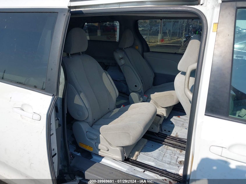 2011 Toyota Sienna Le VIN: 5TDKK3DC2BS035292 Lot: 39969691