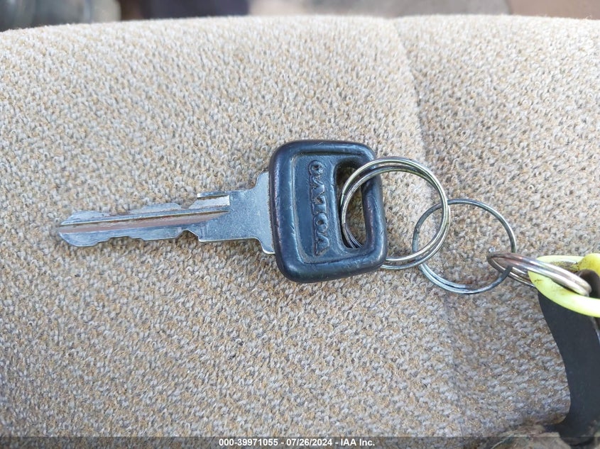 1990 Volvo 240 Dl VIN: YV1AA884XL1397409 Lot: 39971055