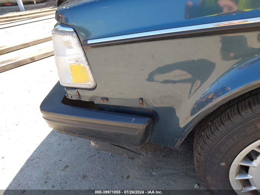 1990 Volvo 240 Dl VIN: YV1AA884XL1397409 Lot: 39971055