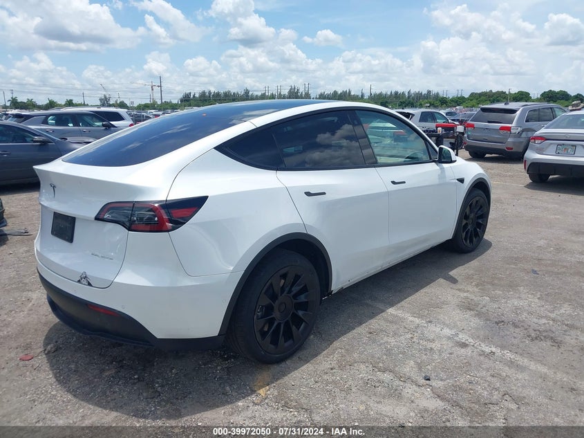 VIN 7SAYGDEE1NF451444 2022 TESLA MODEL Y LONG RANGE DUAL MOTOR ALL-WHEEL DRIVE