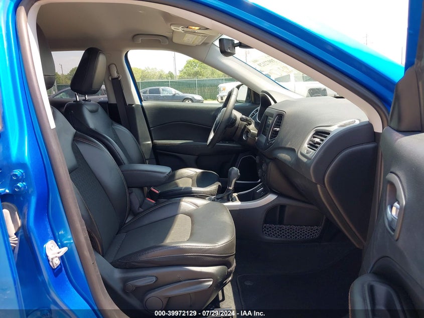 VIN 3C4NJCBBXKT636322 2019 JEEP COMPASS LATITUDE FWD