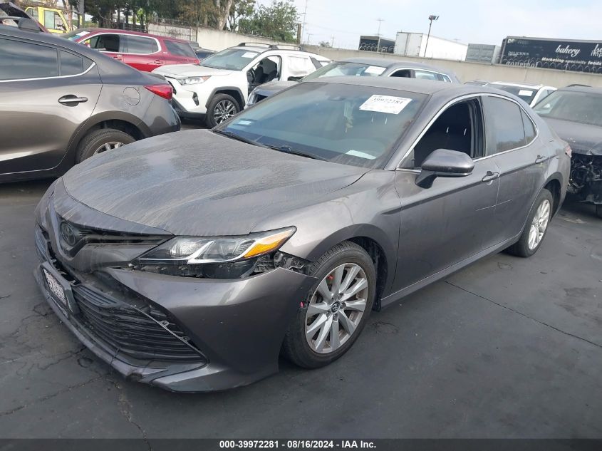 4T1B11HK8JU151711 2018 TOYOTA CAMRY - Image 2