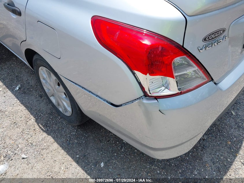 2015 Nissan Versa 1.6 S+ VIN: 3N1CN7AP4FL828585 Lot: 39972696