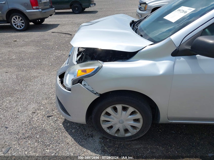 2015 Nissan Versa 1.6 S+ VIN: 3N1CN7AP4FL828585 Lot: 39972696
