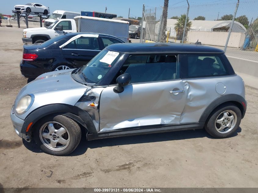 2009 Mini Cooper VIN: WMWMF33579TW79640 Lot: 39973131