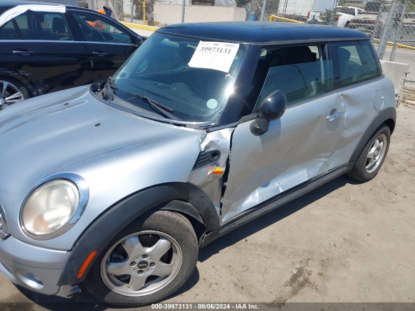 2009 Mini Cooper VIN: WMWMF33579TW79640 Lot: 39973131