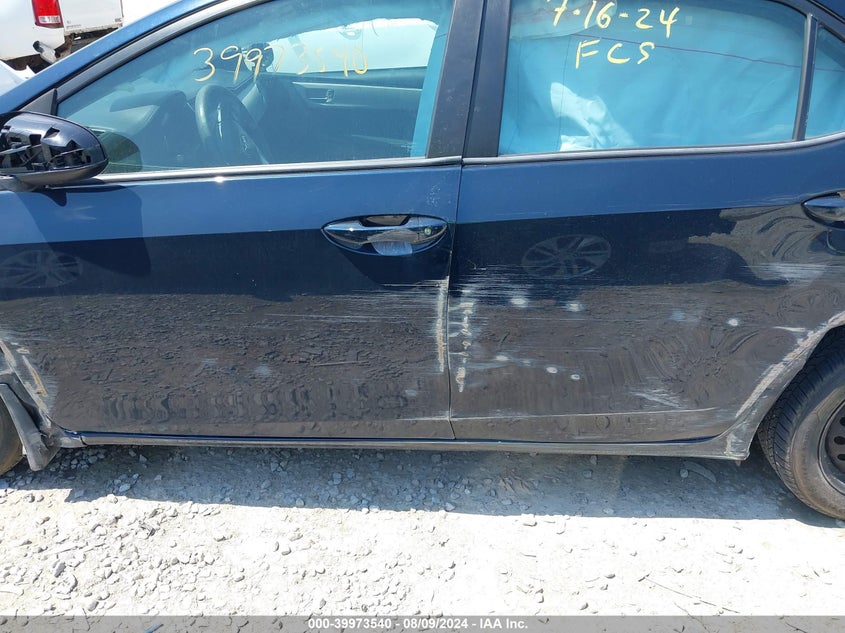 VIN 2T1BURHE3JC032031 2018 TOYOTA COROLLA LE