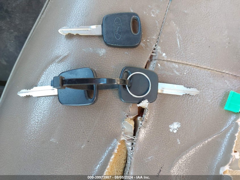 1999 Ford F-250 Lariat/Work Series/Xl/Xlt VIN: 1FTRF27W7XNB87374 Lot: 39973987