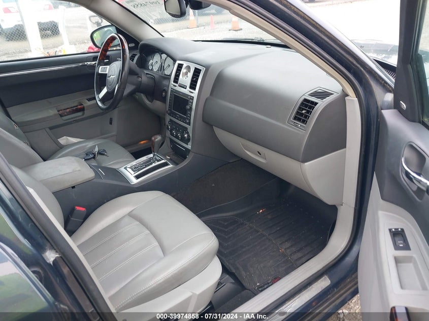 2007 Chrysler 300C VIN: 2C3LA63H77H700137 Lot: 39974858