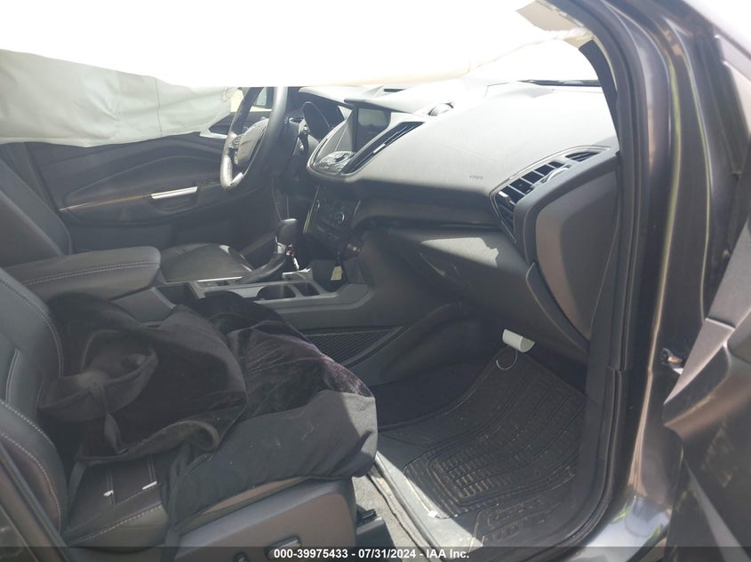 VIN 1FMCU0JDXHUD27945 2017 FORD ESCAPE TITANIUM
