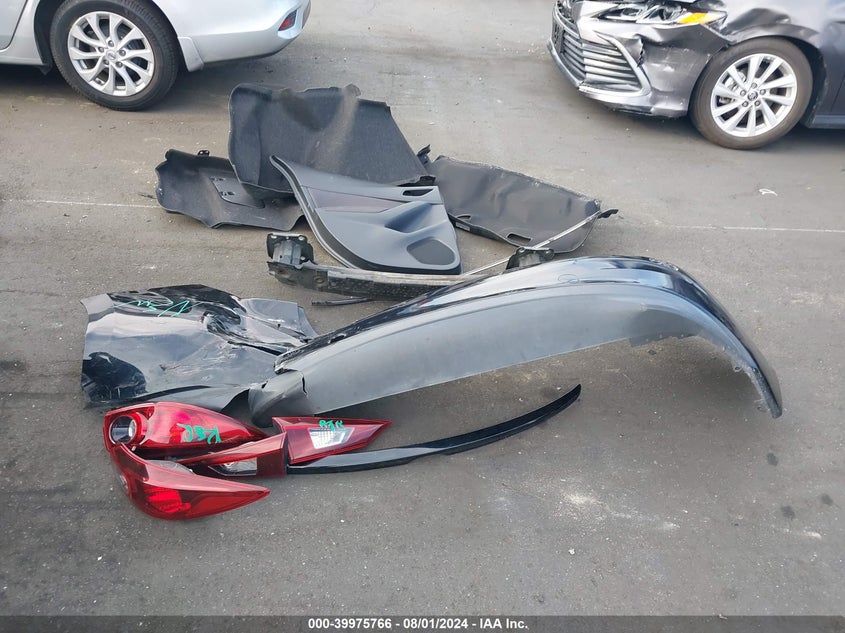 2018 Mazda Mazda3 Touring VIN: 3MZBN1V32JM201624 Lot: 39975766