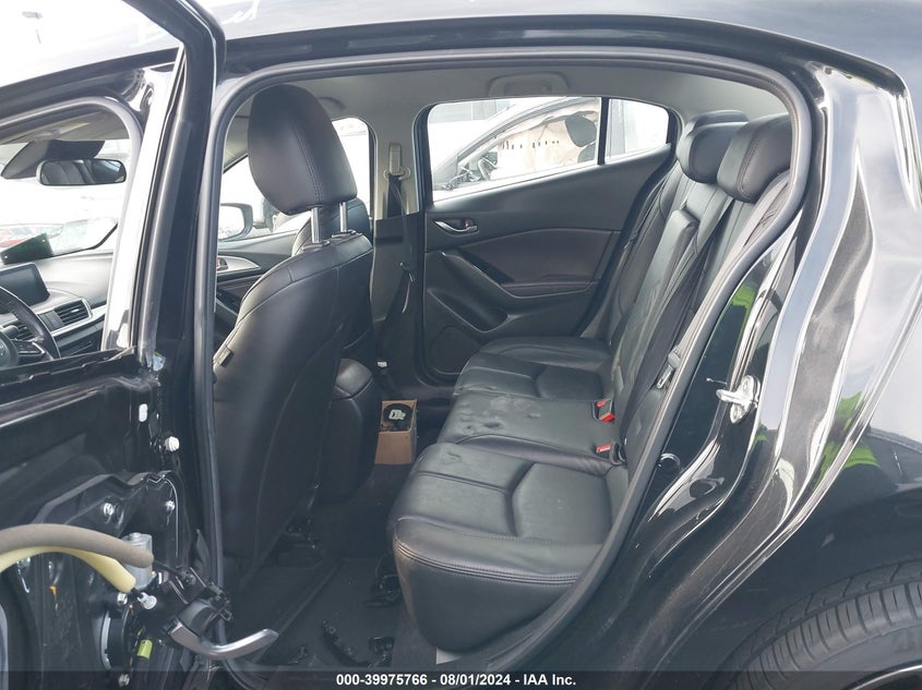 2018 Mazda Mazda3 Touring VIN: 3MZBN1V32JM201624 Lot: 39975766