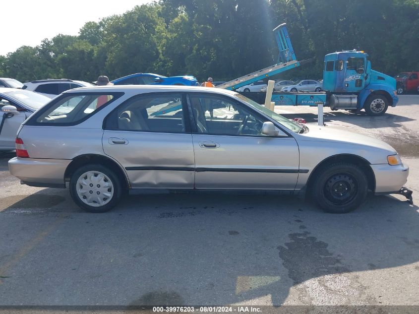 1996 Honda Accord Lx VIN: 1HGCE1823TA000861 Lot: 39976203