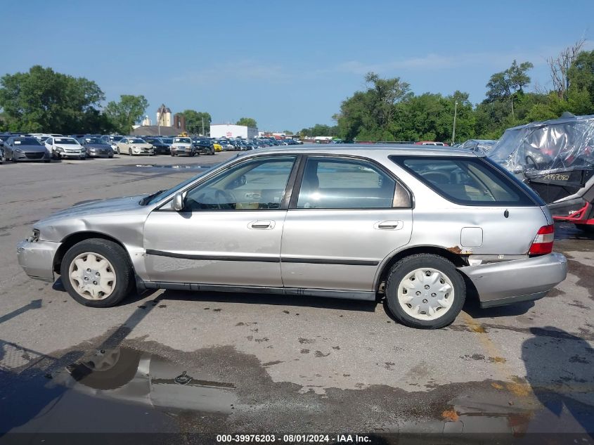 1996 Honda Accord Lx VIN: 1HGCE1823TA000861 Lot: 39976203