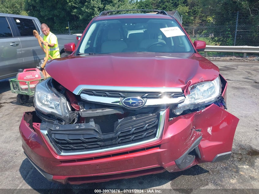 2018 Subaru Forester 2.5I Premium VIN: JF2SJAEC4JH525744 Lot: 39976676