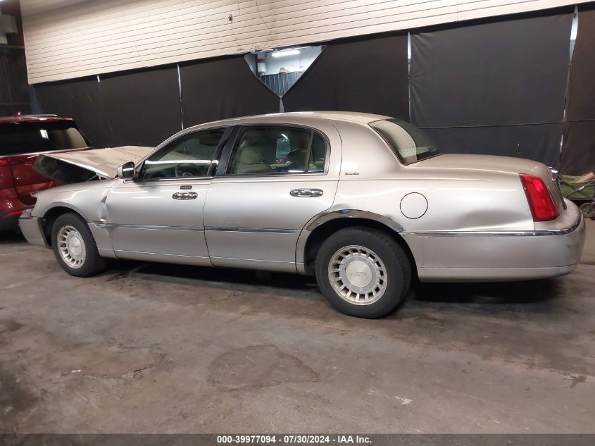 2002 Lincoln Town Car Executive VIN: 1LNHM81W62Y615953 Lot: 39977094