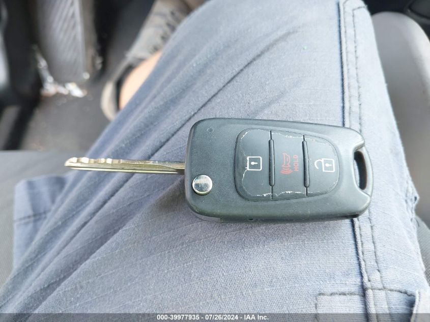 2012 Kia Soul + VIN: KNDJT2A66C7376126 Lot: 39977935