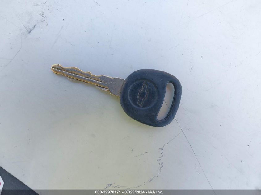 2000 Chevrolet Suburban 1500 Lt VIN: 3GNEC16T2YG181315 Lot: 39978171