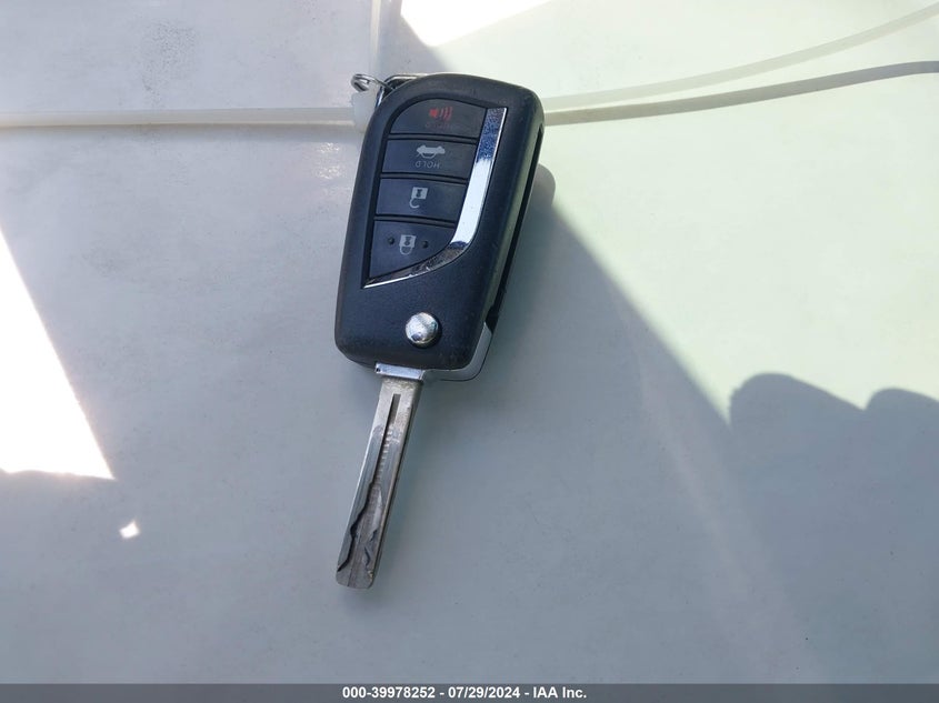 2019 TOYOTA CAMRY LE - 4T1B11HK7KU719495