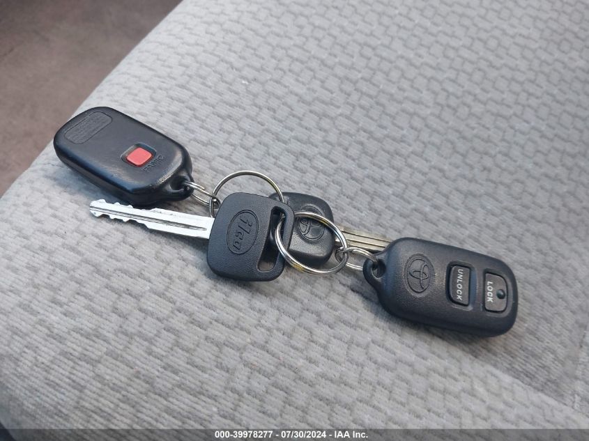 2004 Toyota Corolla Ce/Le/S VIN: 2T1BR32E74C203861 Lot: 39978277