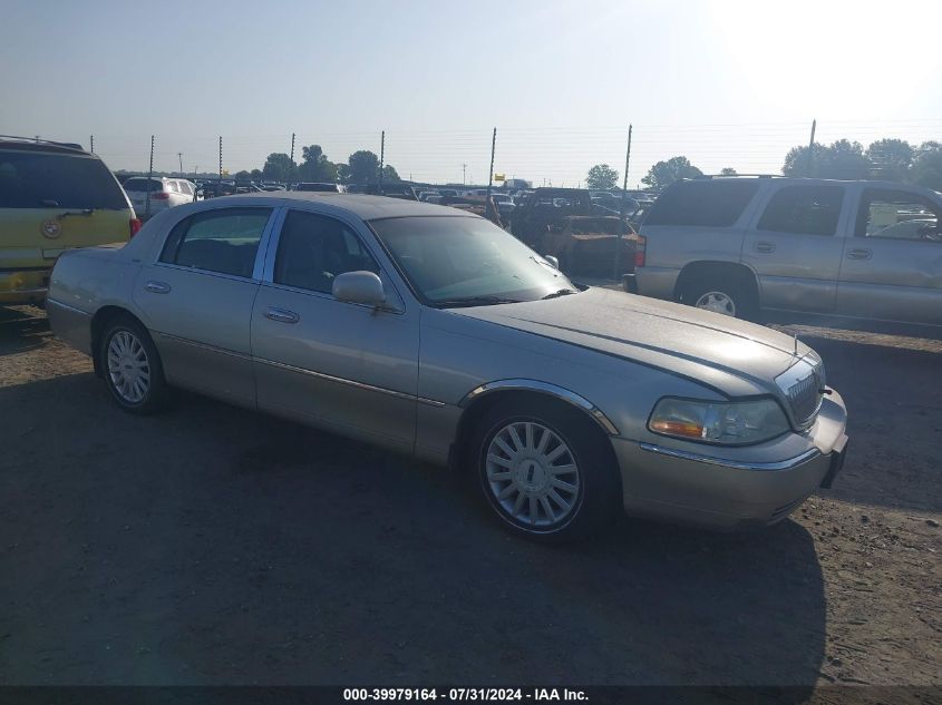 2004 Lincoln Town Car Ultimate VIN: 1LNHM83WX4Y640841 Lot: 39979164