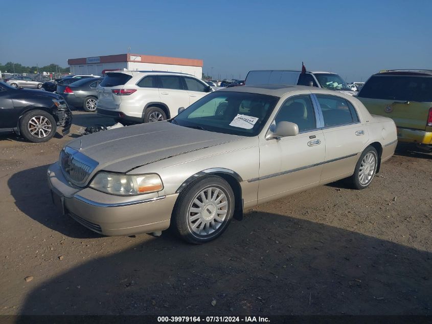 2004 Lincoln Town Car Ultimate VIN: 1LNHM83WX4Y640841 Lot: 39979164