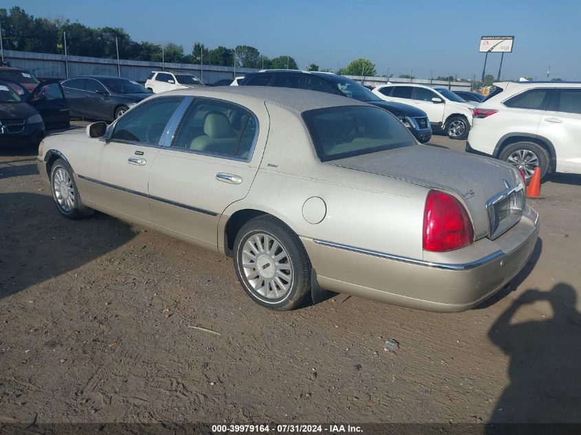 2004 Lincoln Town Car Ultimate VIN: 1LNHM83WX4Y640841 Lot: 39979164